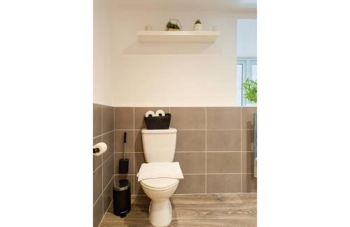 Spacious 2-Bed - Hospital & City Nearby Parking Pet Friendly - Foto 8