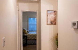 Madrona's Guesthouse- Convenient location, pet friendly - Foto 5