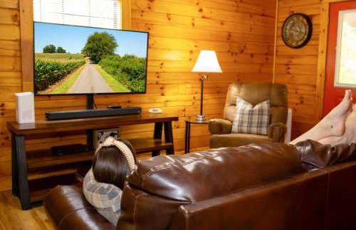 Cabin in the Woods - Hot Tub, Fire Pit, BBQ - Foto 27