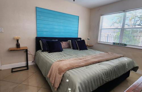 Prime Location Gateway with Pool & Patios, Near Beaches, Groceries and Restaurants - Photo 70