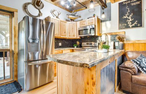 Serene and Cozy Studio Cabin Walk to Norfork Lake! - Foto 7