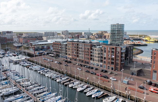 Stylish Harborfront Escape - Photo 9