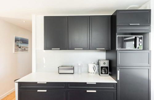 Tipoz'Immo - Maison de la Baie - vue mer et accès direct à la plage - animaux bienvenus - wifi inclus - linge inclus et lits faits - terrasse et jardin clos - parking gratuit - proche des commerces et des attractions touristiques - Foto 6