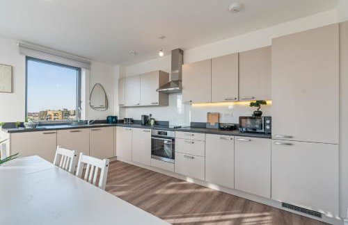 Luxury Penthouse Wembley Stadium Sleeps 10 and Parking - Foto 9