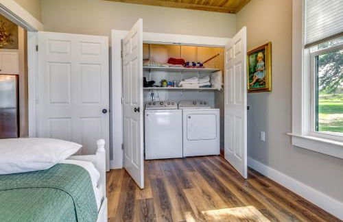 Escape to Nature Lakefront Jay Cottage with Views! - Foto 13