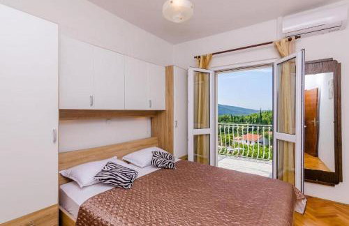 Tranquil Villa with Pool - Photo 10