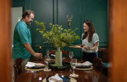 Artsy Downtown Retreat w Hot Tub - Foto 17