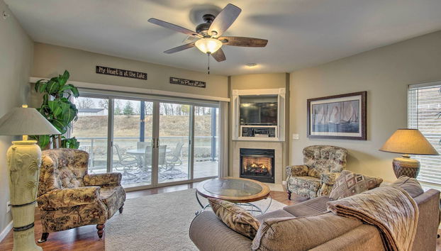 Dock, Slip and Pool Breezy Lake Ozark Escape - Foto 2, Imagen principal