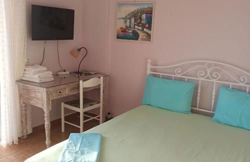 Plagia's Sunset Apartments - Photo 58