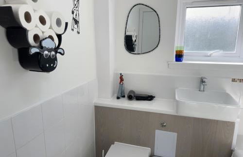 Stylish One Bedroom Apartment - Photo 11