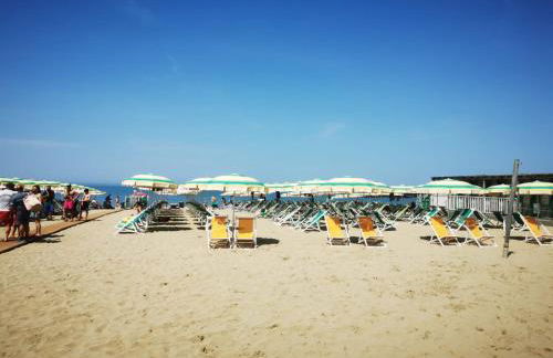 Glicine Appartamento in Villa a Tirrenia, eleganza e comfort a pochi passi dal mare - Foto 16