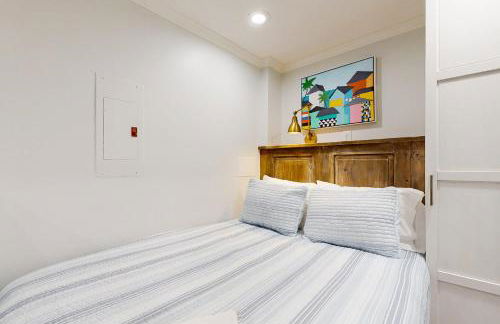 Charming Condo with Central AC, Washer/ dryer, and Full Kitchen - Photo 9