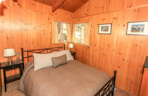 Owl Cabin - Sierra style cabin located on a quiet road in Fawnskin and backs up to National Forest! - Foto 8
