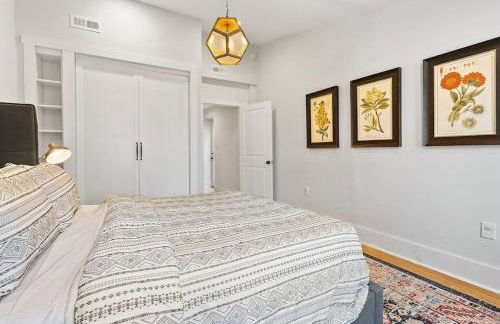 Designer 3 BR Townhome with Beautiful Backyard - Foto 23