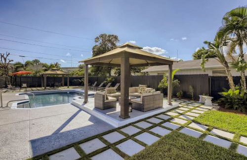 Ridgeway Villa - Revel in Sunlit Living with Backyard Gazebo & Pool - Foto 1