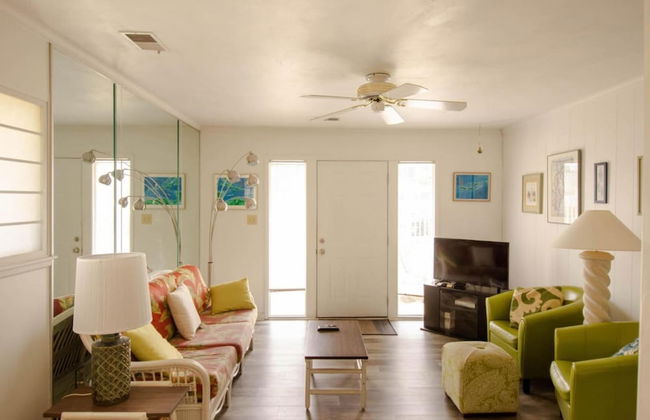 Retro Turtle Reef Condo 1 Block From Beach w Pool - Foto 3