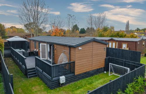 York Family Luxury Cabin with hot tub - Photo 4