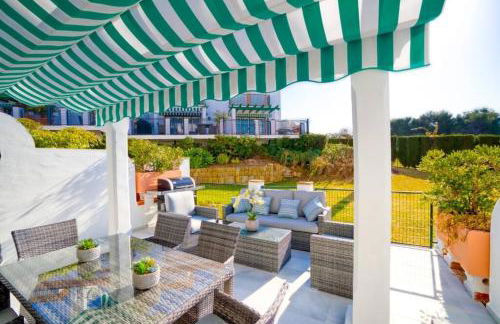 Marbella Luxury Home with Games Room & Sea Views - Photo 7