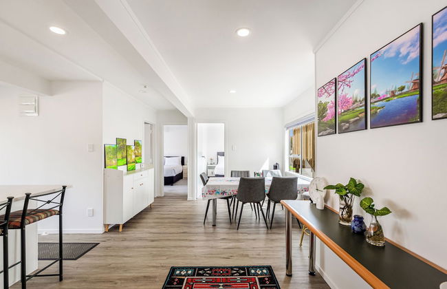 Spacious Renovated 3BR in Ellerslie I Zodiak Stays - Photo 1