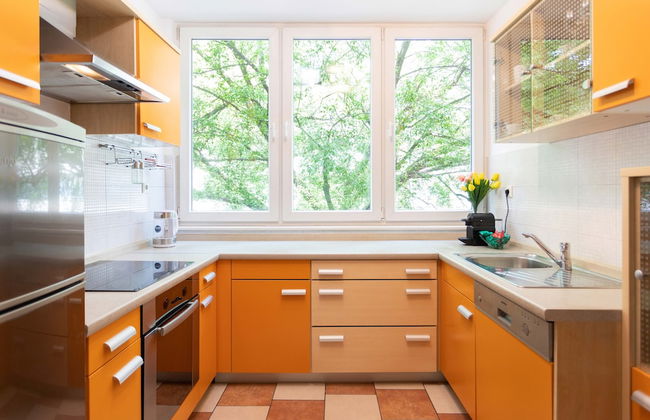 Bright 2bdr Apartment With a Balcony - Photo 6