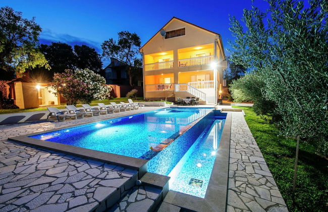 Spacious Holiday Home With Private Pool - Foto 24