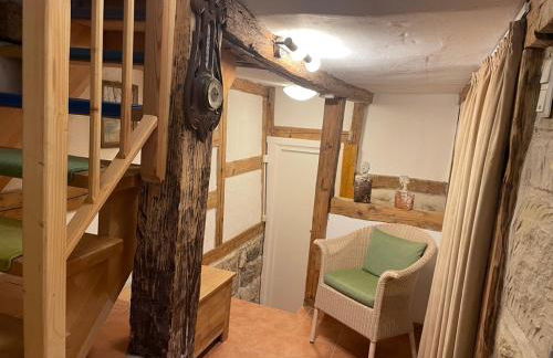 Mittelalterdomizil mit Balkon und Parkplätzen - Foto 8