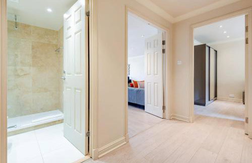 Stunning 3-bedroom in the heart of London with parking - Foto 34