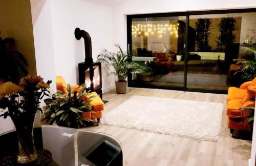 Modern, chic 3-storey town house - Photo 17