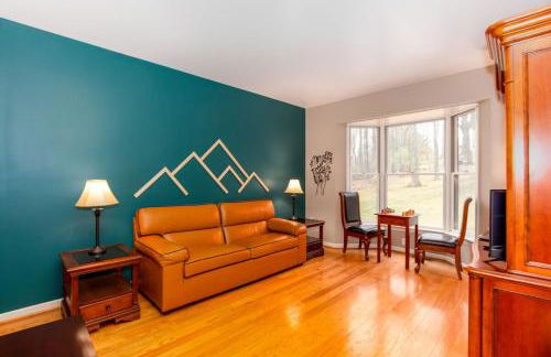 Secluded 4 bedroom with hot tub minutes from campus - Foto 20