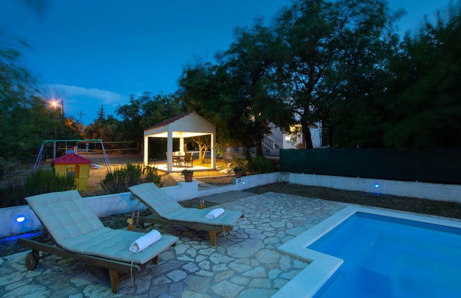 Spacious Prgomet Retreat With Private Pool, Fitness Centre, and Garden - Foto 54