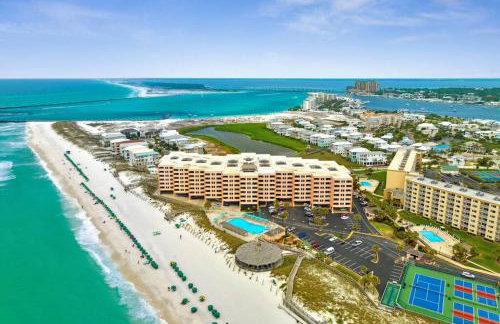 Fun cozy beach retreat! Steps to beach, heated pool & pickleball - Foto 25