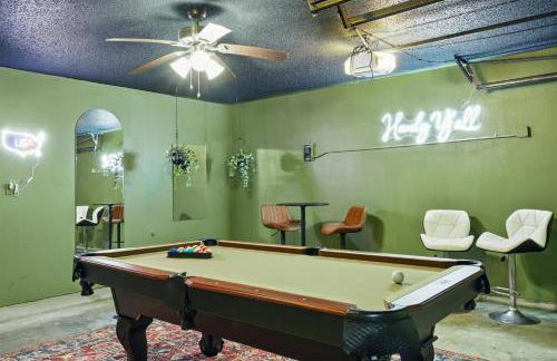 4BD Tropical Pool Oasis with a Game Room - Photo 4