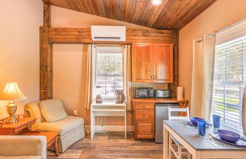 Tranquil Suite with Porch Less Than 2 Mi to Cedar Lakes! - Foto 7