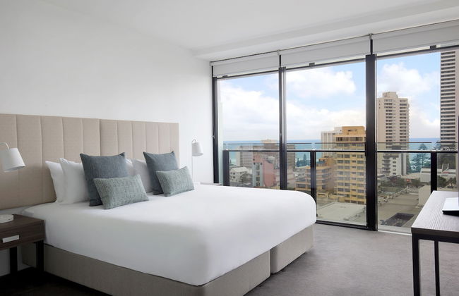 Mantra Circle on Cavill - Photo 10