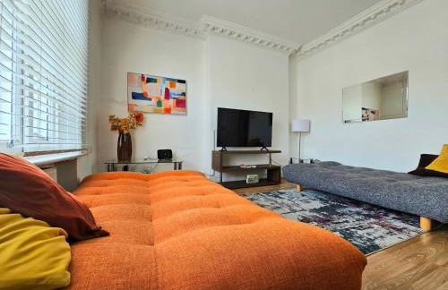 Beautiful Kensington Home with 4 beds, only 3 Minutes walk to Earls Court Station - Photo 13