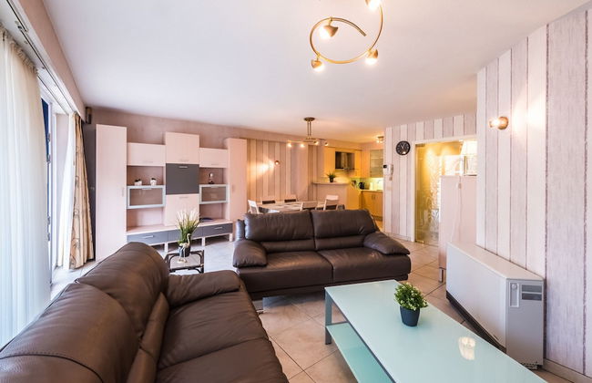 Apartment With 2 Bedrooms and Large Terrace - Photo 8