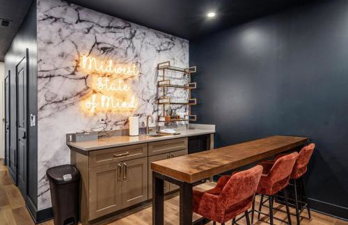 Rooftop Patio, Hot Tub and Games City Escape - Foto 78