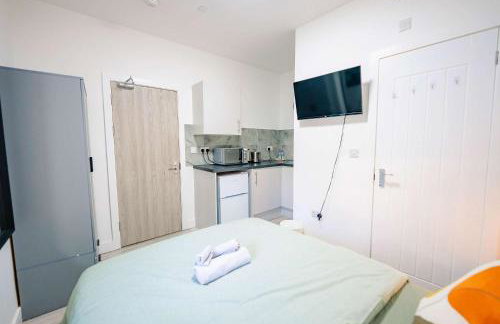 Entire Private Studio With Hot Tub - Photo 6