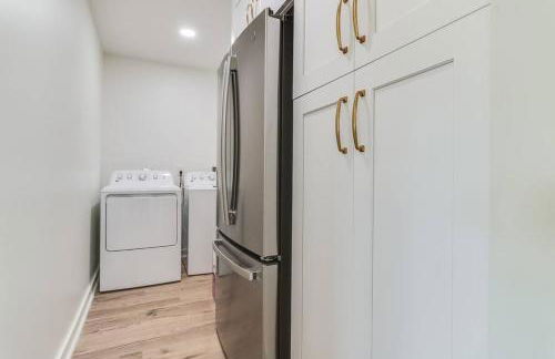 Central Lafayette location w/King Bed & Coffee Bar - Foto 8