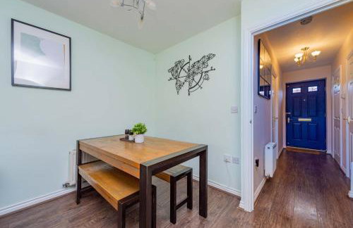 Central Townhouse Tipton - Sleeps 8 - Ideal for Contractors & Families - Foto 10