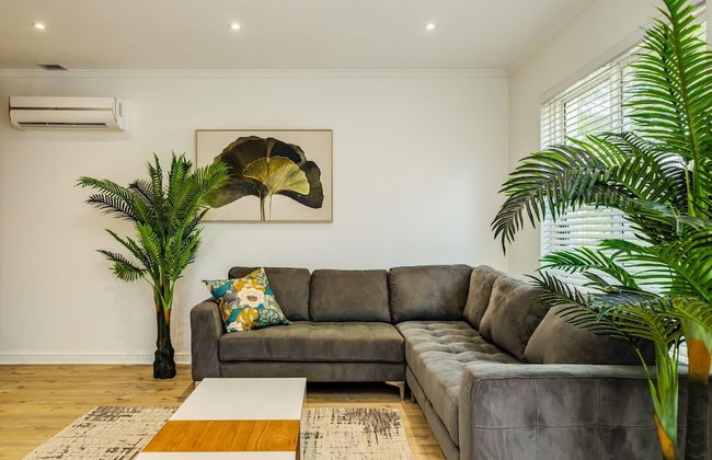 Contemporary Apartment Close to the Radisson Majolica - Photo 24