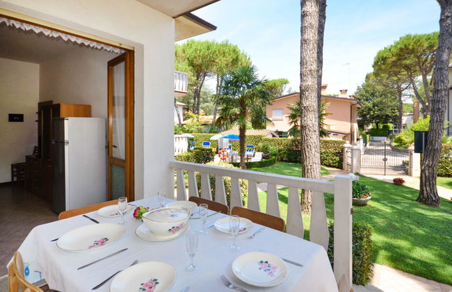 2 bedroom Apartment in Lignano Sabbiadoro with swimming pool and garden - Photo 14