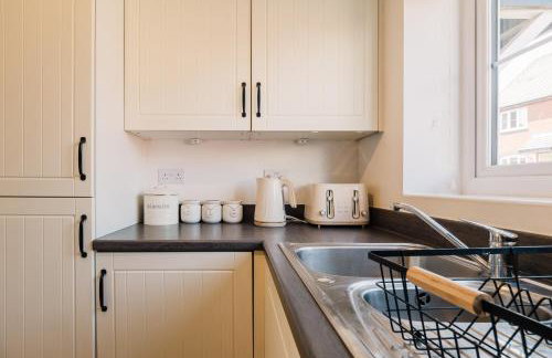 Beautiful 3 Bedroom Home Near Worcester - Photo 75