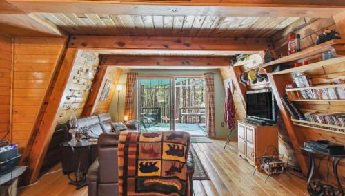 Near Trails Forest Lake Retreat with Backyard Oasis - Foto 4