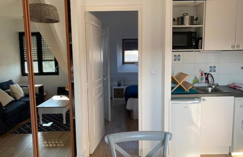 TOUT A PIED ! T2 25m2 - Parking privé - Wifi - Foto 6