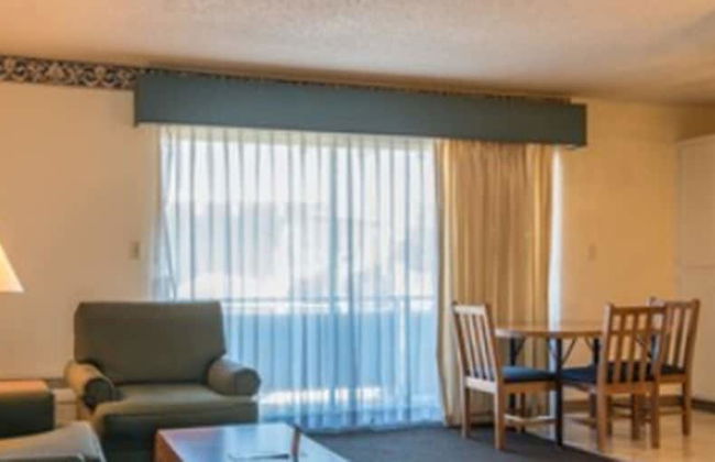 Coral Reef Inn & Suites - Foto 31