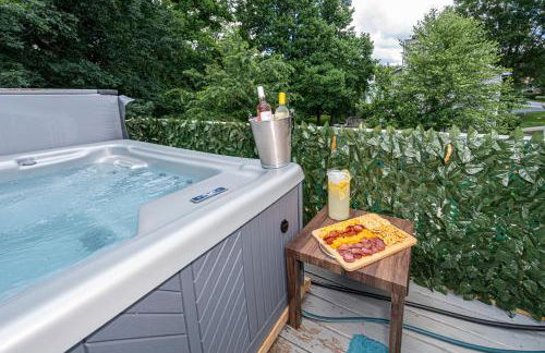 Kernersville King Beds Hot Tub Arcade Firepit - Photo 3