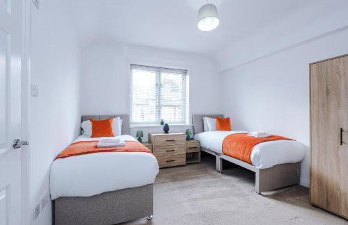 Modern 3 Bedroom House Perfect for Short and Long Stays - Foto 45