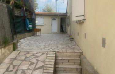 Apartment Sleeps 2 with On-Site Parking - Foto 20