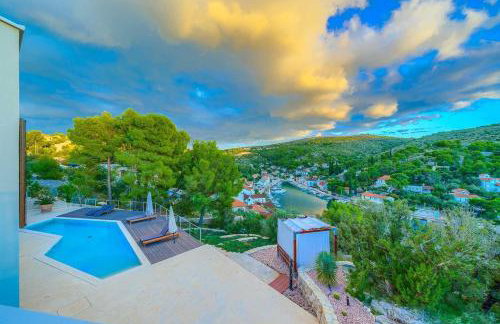NEW Villa Pine Haven , Private Heated Pool Sleeps 8, Tranquil Retreat - Foto 7